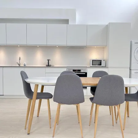 Spacious Modern 3 Bedroom With Balcony Located In The Charming Harbour City, Gilleleje, Διαμέρισμα *